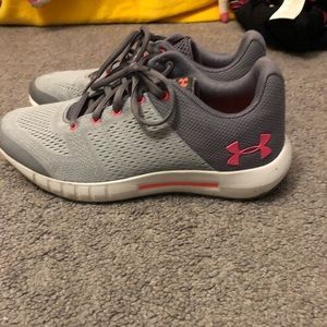 Youth girls under armour shoes: size 6.5.